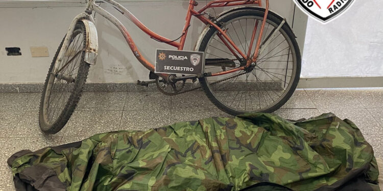 Recuperan bicicleta sustraída y secuestran una carpa de dudosa procedencia en Villa Ocampo.