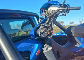 INGENIERO CHANOURDIE: Grave accidente sobre Ruta 31: motociclista lesionado tras impactar con una casilla remolcada por camión.