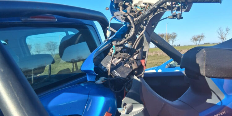 INGENIERO CHANOURDIE: Grave accidente sobre Ruta 31: motociclista lesionado tras impactar con una casilla remolcada por camión.