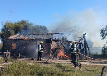 Incendio en una vivienda de San Antonio de Obligado: solo se registraron pérdidas materiales.