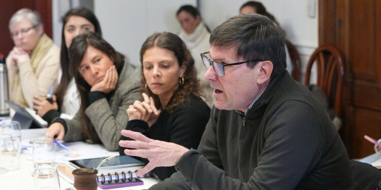 Goity pidió a la Legislatura involucrarse en la alfabetización: “Es un problema crítico que debemos resolver entre todos”.