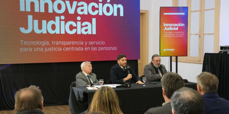 Pullaro: “Queremos transformar cada uno de los poderes para que Estado sea más eficiente y funcione mejor”.