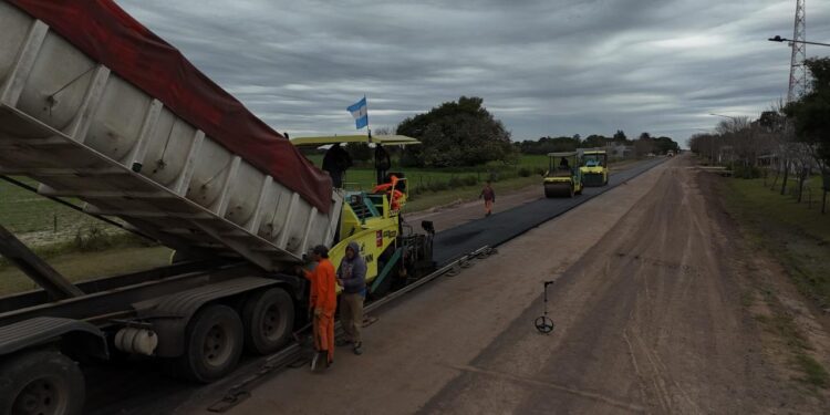 Otra obra que cambiará la vida a miles de vecinos: Provincia avanza con la pavimentación del acceso a Moussy.