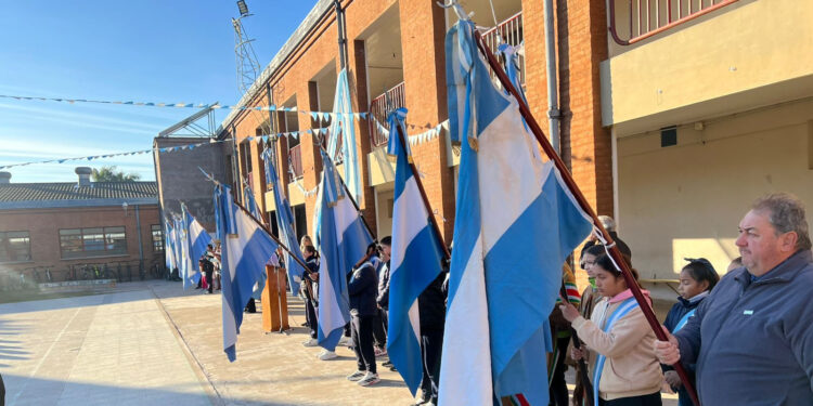 Villa Ocampo: Acto por el Día de la Independencia en la E.E.T. Nº 619 “Pbro. Luis Spontón.