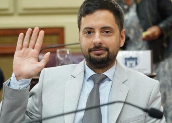 El Diputado Peralta presenta proyecto en beneficio de docentes de escuelas rurales.