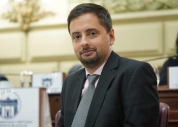 Diputado Peralta solicita modificar el Decreto que regula el incentivo docente para contemplar inasistencias por fenómenos climático.