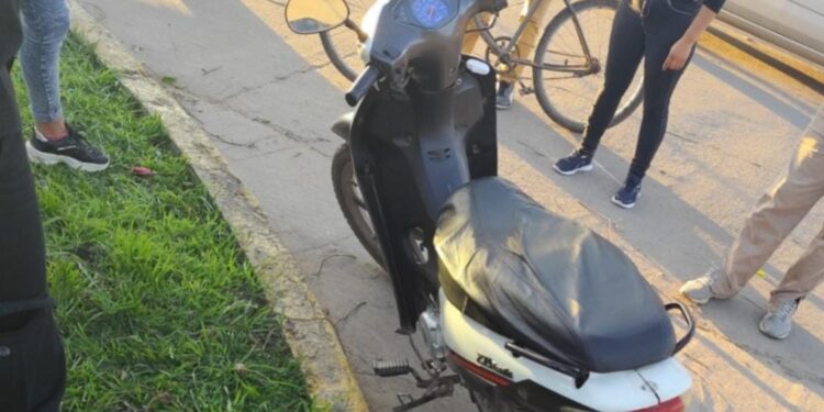 Choque entre una moto y una bicicleta en Las Toscas dejó un menor hospitalizado.