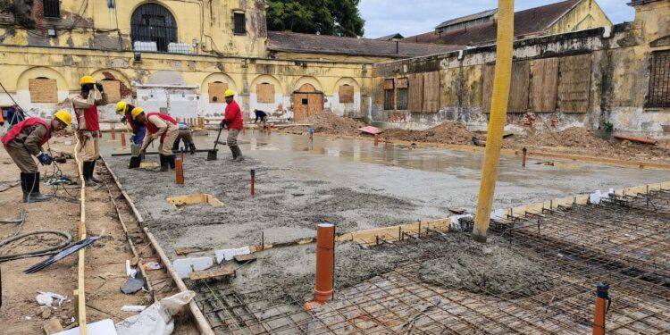 Cárcel de Coronda: Provincia comenzó el hormigonado para construir cuatro pabellones nuevos.