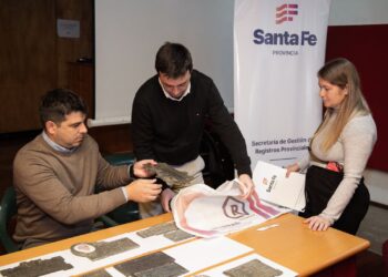 Provincia ya reintegró a más de 30 familias placas robadas de cementerios.