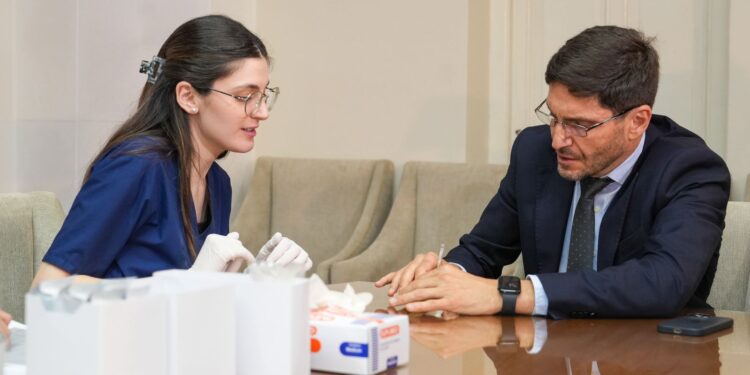 Santa Fe puso en marcha los narcotest a las fuerzas de seguridad y Pullaro se realizó el primero.