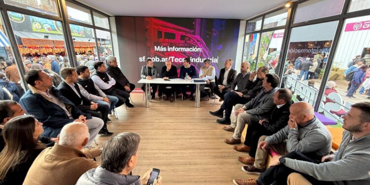 Tecnoindustria + IA: Santa Fe presentó su modelo de innovación productiva en la Expo Rural.