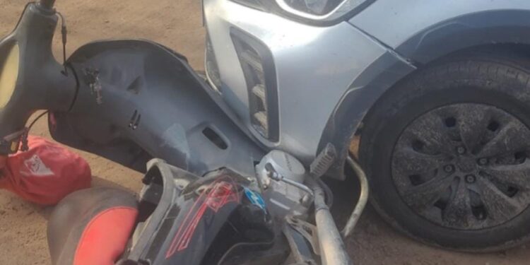 Colisión entre auto y moto en Las Toscas: una mujer resultó herida.