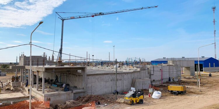 Enrico detalló los avances de los acueductos que llevarán agua potable a miles de santafesinos.