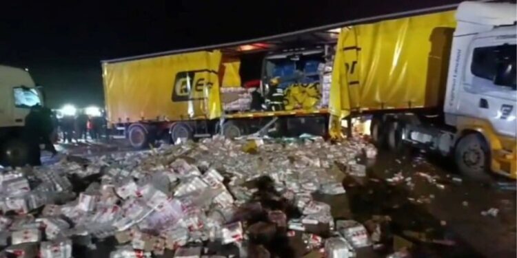 TRES MUERTOS Y DECENAS DE HERIDOS EN UNA TRAGEDIA VIAL EN LA RUTA NACIONAL 11.