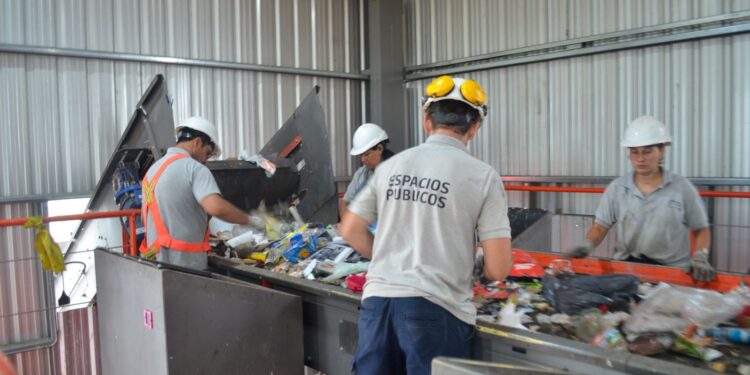 Residuos: Provincia entrega equipamiento para promover la economía circular.