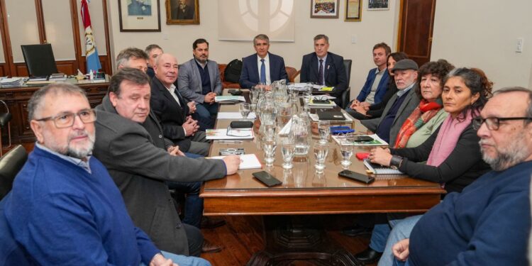 Provincia mantuvo un nuevo encuentro paritario con los gremios de la Administración Pública Central.