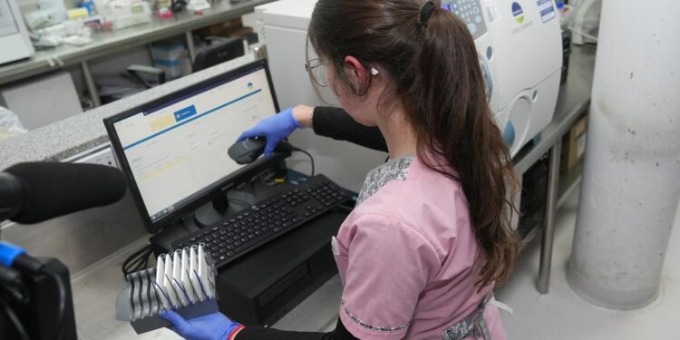 El laboratorio del Cemafé moderniza su equipamiento para fortalecer la respuesta en el centro-norte de la provincia.