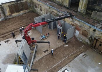 Cárcel de Coronda: Provincia comenzó a montar los nuevos pabellones de aislamiento.