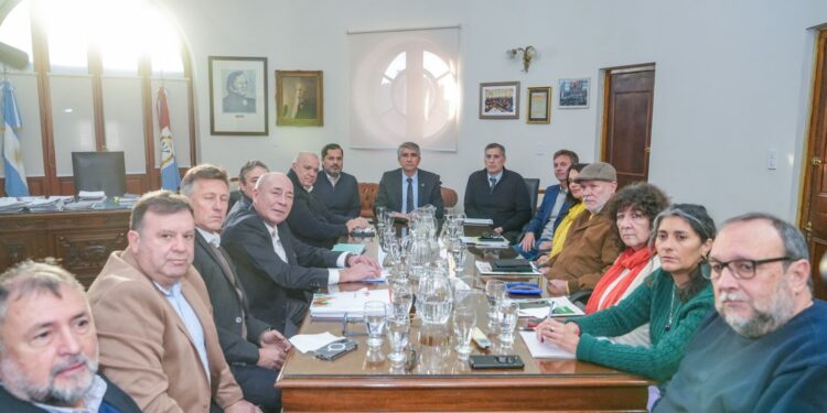 Paritaria central: Provincia y gremios de la Administración Pública pasaron a cuarto intermedio hasta el lunes 11.