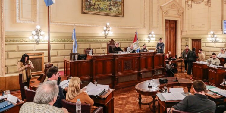 La Comisión de Poder Legislativo y Poder Ejecutivo trató proyectos referidos a cuatro artículos.