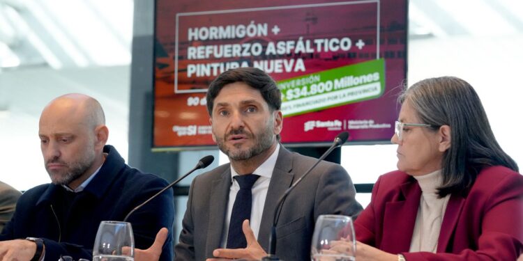 Pullaro anunció cómo será el proceso de renovación de la pista del Aeropuerto de Rosario, que financiará la Provincia.