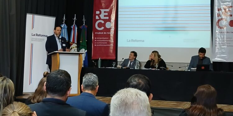 EL INTENDENTE MAREGA EXPUSO ANTE LA COMISIÓN DE RÉGIMEN MUNICIPAL DE LA CONVENCIÓN REFORMADORA.