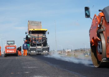 Enrico: “Promediamos ya el 35 % de la obra del Tercer Carril de la autopista y proyectamos concluirla a mediados de 2026”.