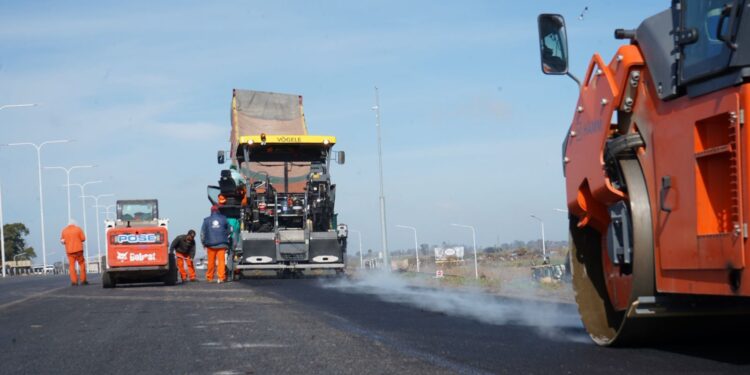 Enrico: “Promediamos ya el 35 % de la obra del Tercer Carril de la autopista y proyectamos concluirla a mediados de 2026”.