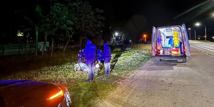 Villa Ocampo: Motociclista encontrado inconsciente en Ruta 11 presentaba signos de ebriedad.