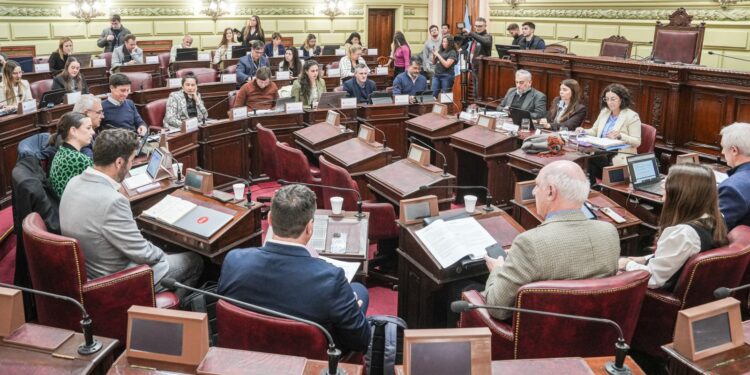 La Comisión de Funcionamiento del Estado y Participación Ciudadana abordó diversos temas.