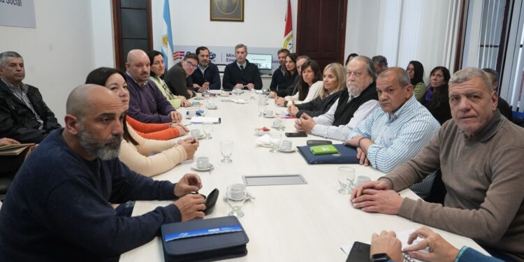 Paritaria docente: el Gobierno ofreció un aumento semestral del 7 % semestral, con mínimos garantizados.