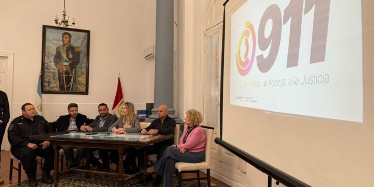El Gobierno de Santa Fe puso en marcha el Centro de Denuncias 911 en Reconquista.
