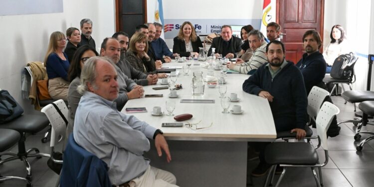 Paritaria de salud: el Gobierno ofreció un aumento del 7 % semestral, con mínimos garantizados.