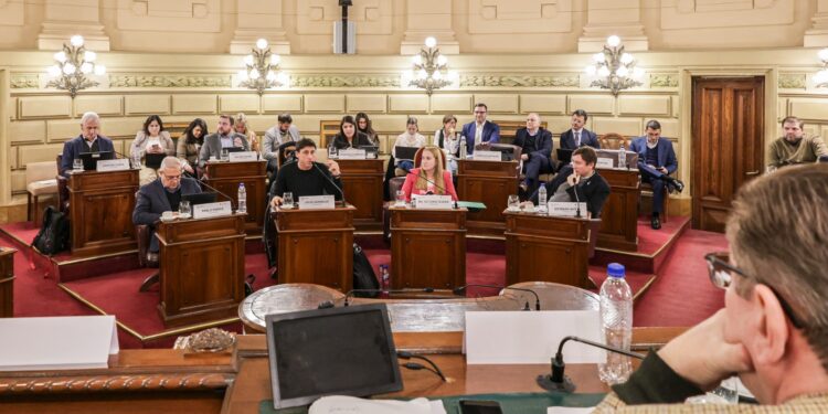 La Comisión de Poder Legislativo y Poder Ejecutivo analizó artículos competentes a la Legislatura.