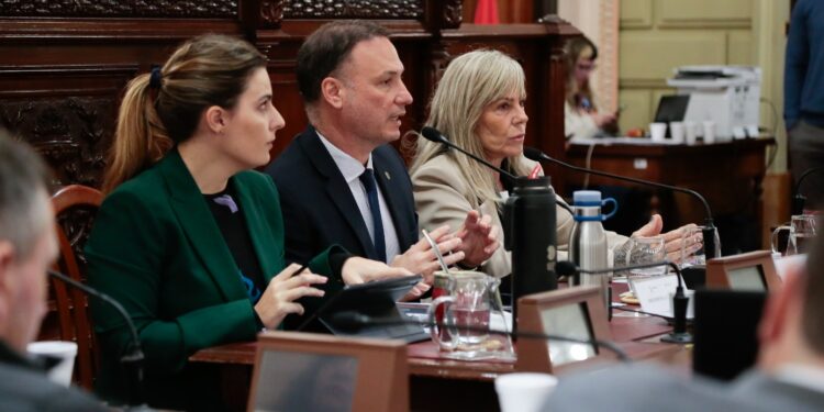 Convencionales se reunieron con representantes de la Defensoría del Pueblo Provincial, fiscales y defensores penales.