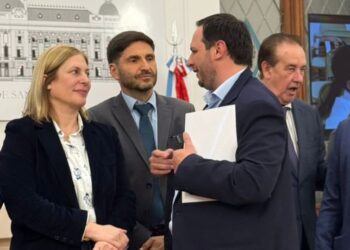 EL INTENDENTE CRISTIAN MAREGA FIRMÓ EL CONVENIO PARA LA CONSTRUCCIÓN DE UNA NUEVA AULA.