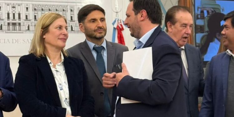 EL INTENDENTE CRISTIAN MAREGA FIRMÓ EL CONVENIO PARA LA CONSTRUCCIÓN DE UNA NUEVA AULA.