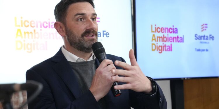 Santa Fe lanza la Licencia Ambiental Digital y reduce de años a días la aprobación de trámites.