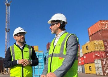 Santa Fe activa su infraestructura exportadora: embarque histórico de miel desde Rosario.