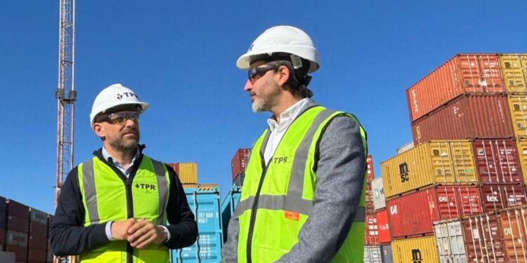 Santa Fe activa su infraestructura exportadora: embarque histórico de miel desde Rosario.