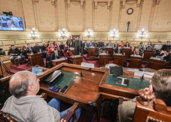 La Comisión de Poder Legislativo y Ejecutivo emitió sus primeros dictámenes.