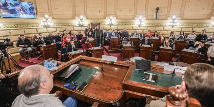 La Comisión de Poder Legislativo y Ejecutivo emitió sus primeros dictámenes.