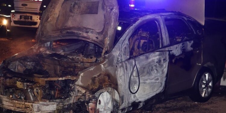 Villa Ocampo: Un automóvil se incendió sobre la Ruta Nacional Nº 11.