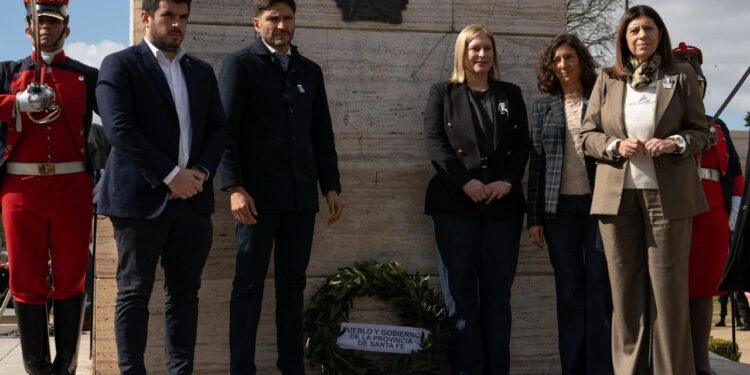 Pullaro: “San Martín luchó por la libertad y nosotros hoy debemos honrarlo luchando unidos por la igualdad para salir adelante”.