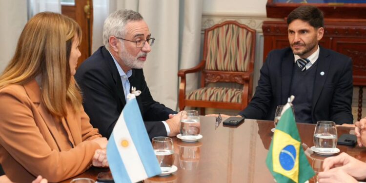 Pullaro recibió al embajador de Brasil en la Argentina.