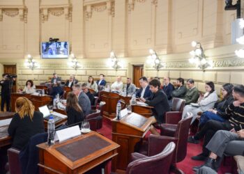 La Comisión de Régimen Municipal presentó dictamen sobre cláusulas transitorias.