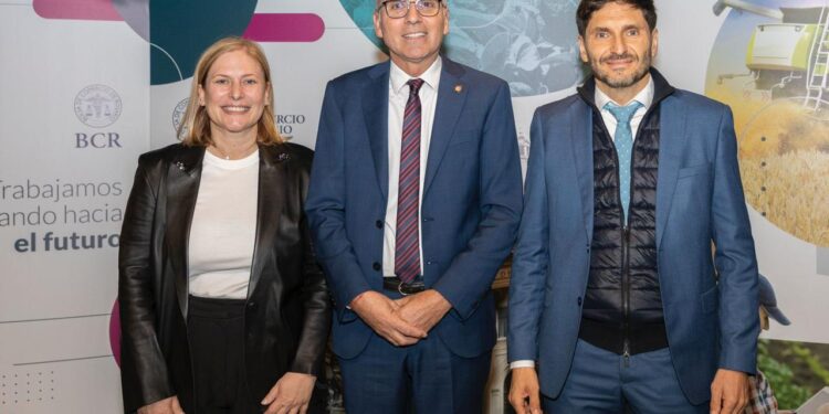 Pullaro pidió “no volver al populismo” y que al equilibrio fiscal le sigan “políticas de desarrollo productivo”.