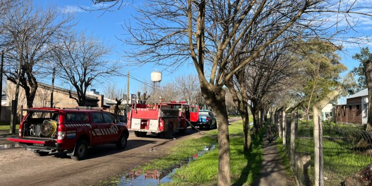 Incendio en la EESO N° 594 de Berna: solo daños materiales en la oficina de dirección.