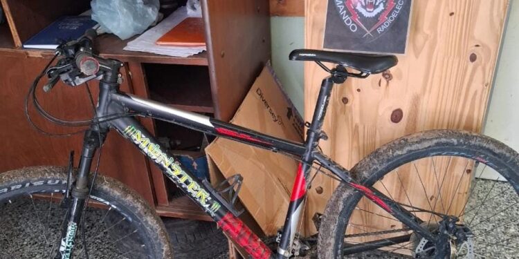 AVELLANEDA: RECUPERAN BICICLETA SUSTRAÍDA Y CITAN A UN MENOR POR HURTO.