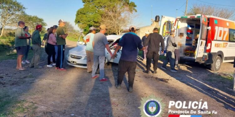  VILLA ANA: Conductor hospitalizado tras vuelco en Ruta Provincial 61.